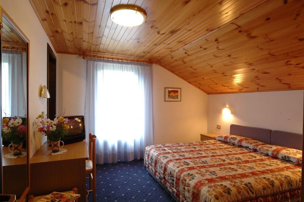 Hotel Garni Roberta Malga Ciapela Luaran gambar